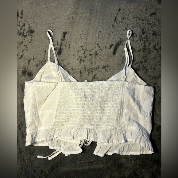 A cute white crop top with bows, would be perfect for summer!🤍 - Picture 5 of 5